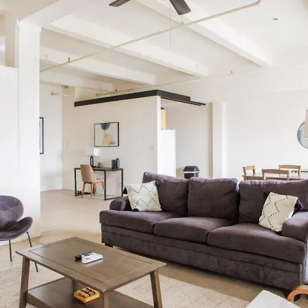 Westown 1Br Apt Near Fiserv, Baird, And Theater District
